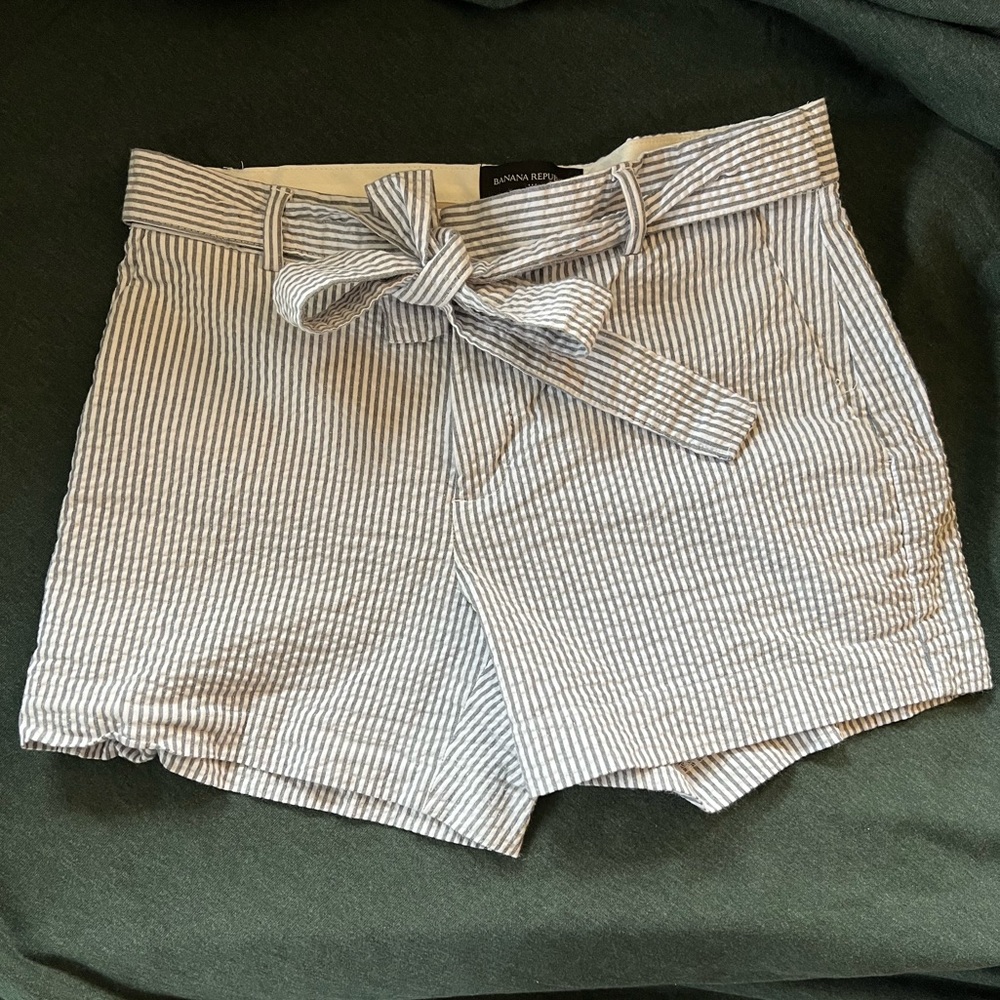 Banana Republic women’s shorts, blue & white stripe, size 4